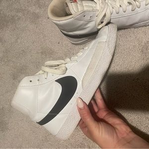 Women's Nike Mid blazers '77 size 8.5